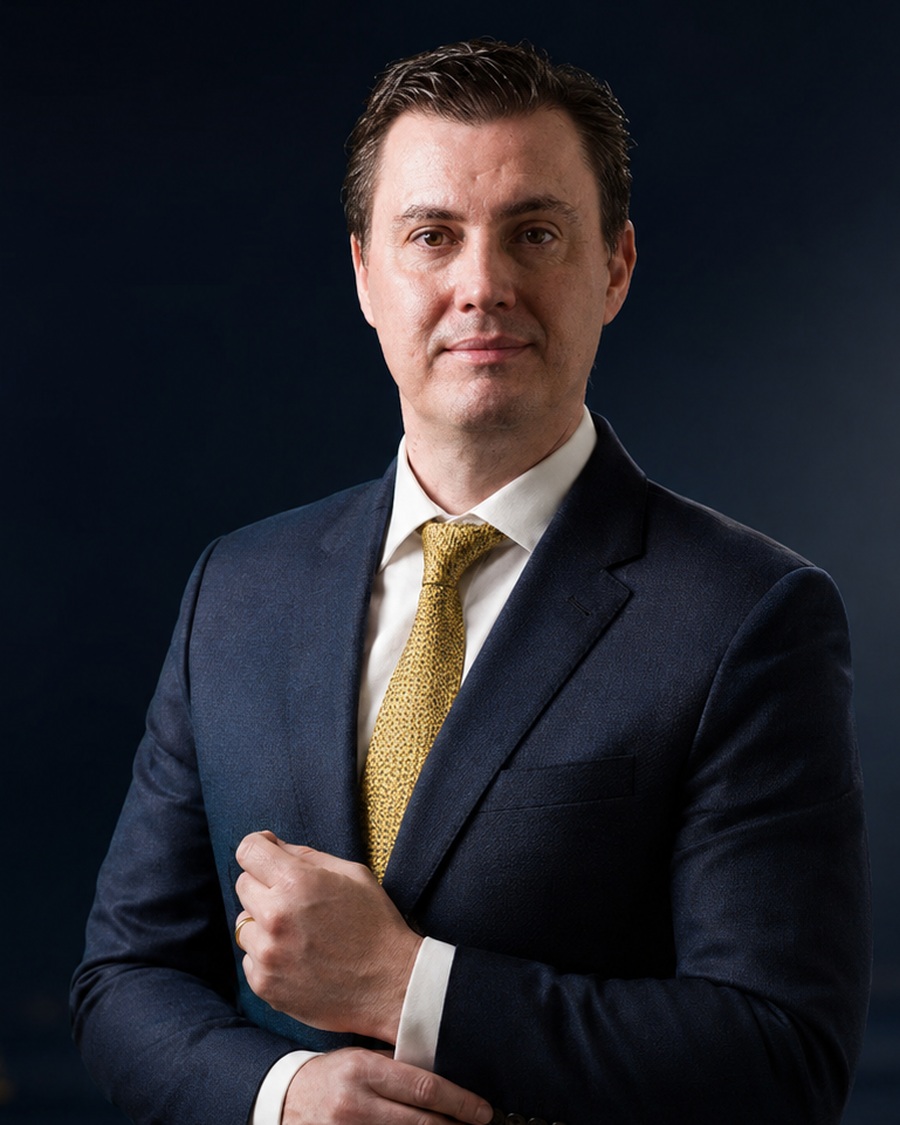 Dr. Gustavo Frezzarin